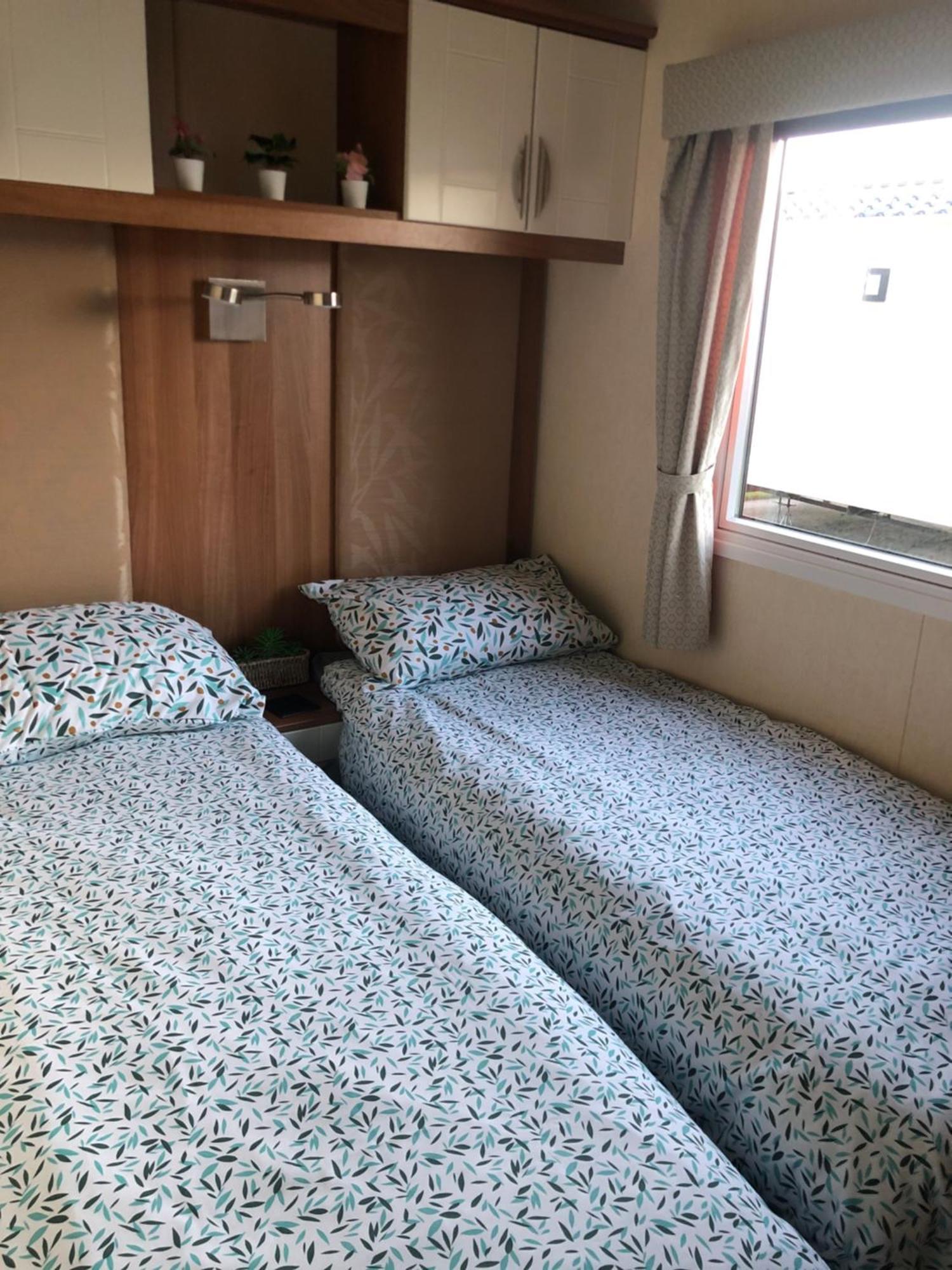 Two X 8 Berth Static Caravan On Lyons Robin Hood Rhyl North Wales Meliden المظهر الخارجي الصورة
