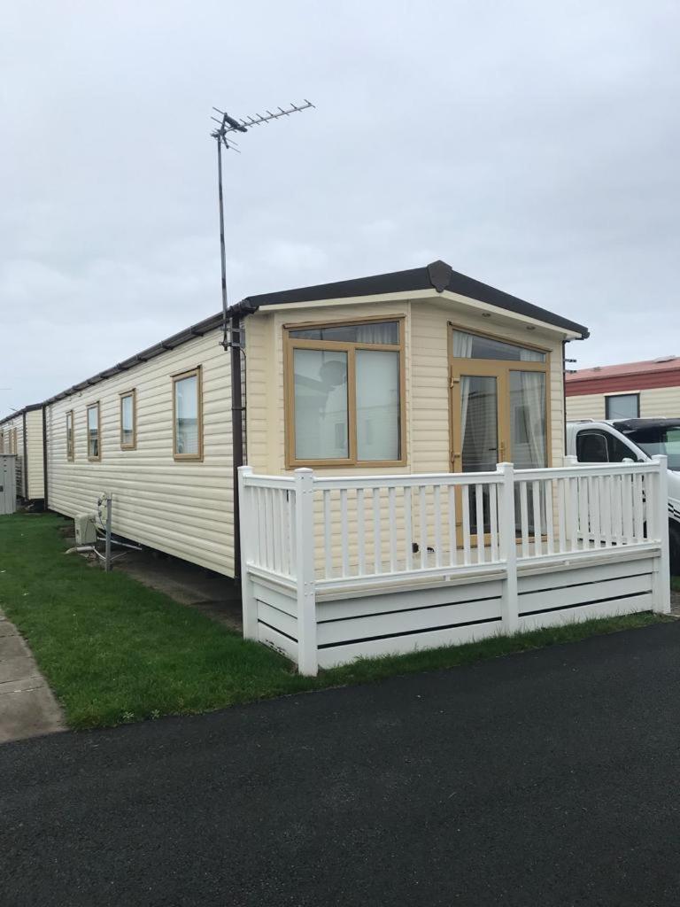 Two X 8 Berth Static Caravan On Lyons Robin Hood Rhyl North Wales Meliden المظهر الخارجي الصورة