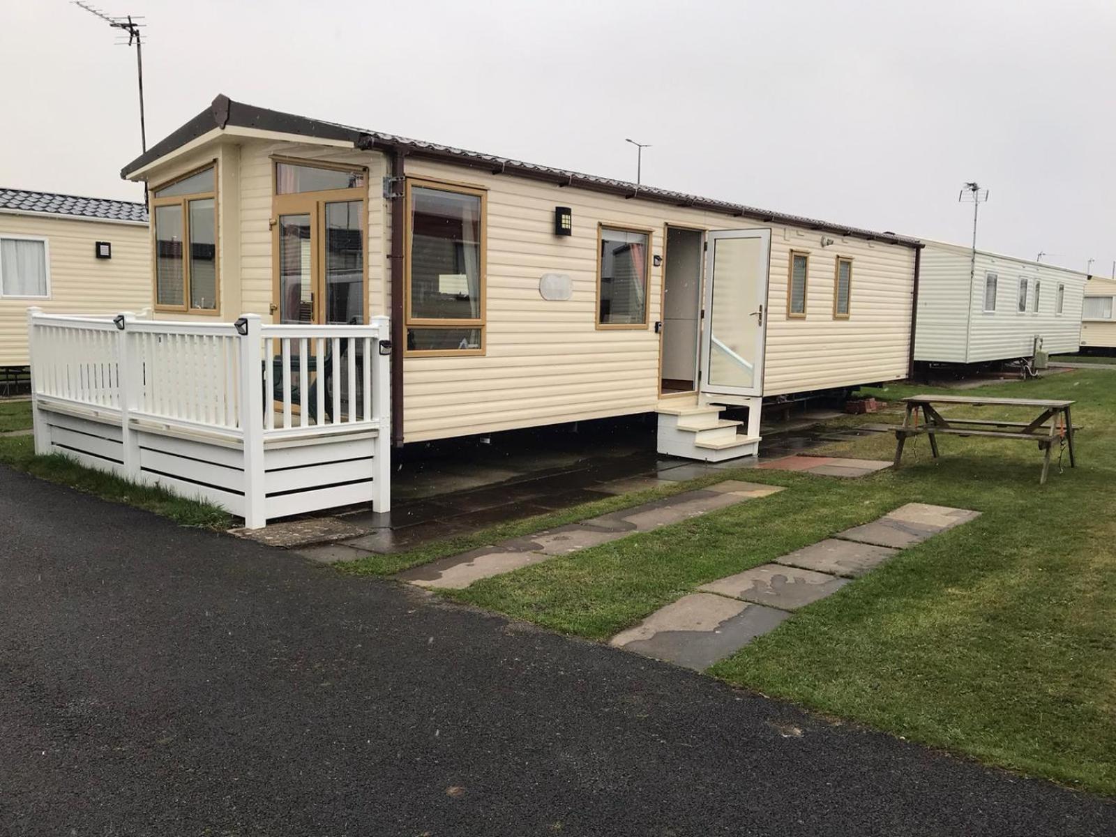 Two X 8 Berth Static Caravan On Lyons Robin Hood Rhyl North Wales Meliden المظهر الخارجي الصورة